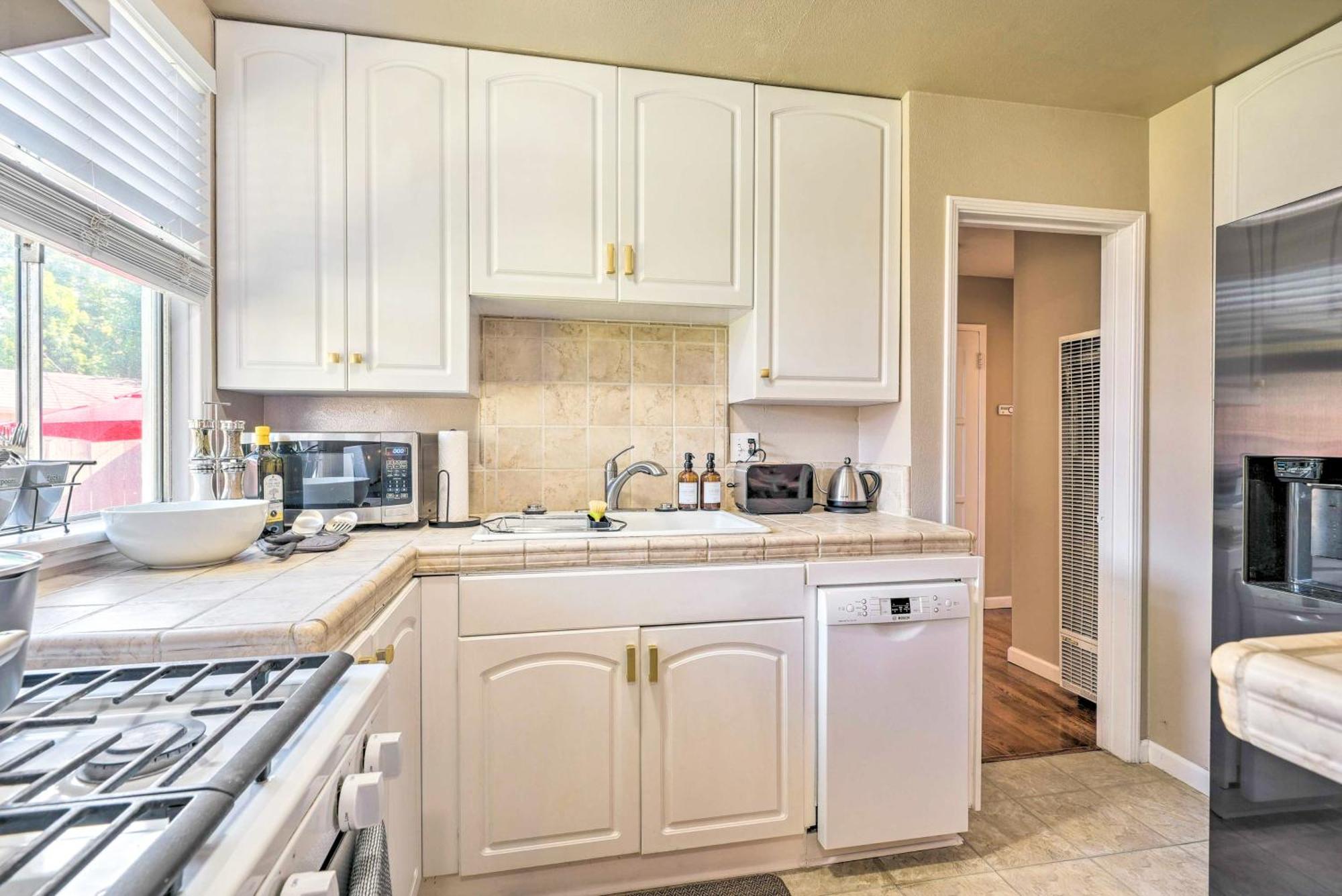 Stylish And Modern Burbank Gem With Private Yard! Villa Exterior photo